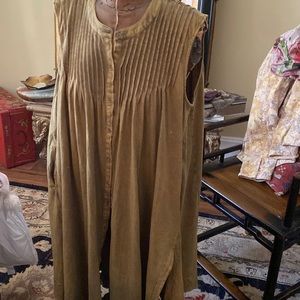 Oli & Hali Mustard Yellow Pleated Sleeveless Coat